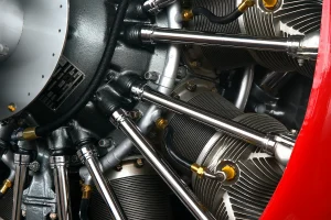 plan serré sur un moteur d'avion illustrant l'importance de la dureté des composants critiques et de sécurité