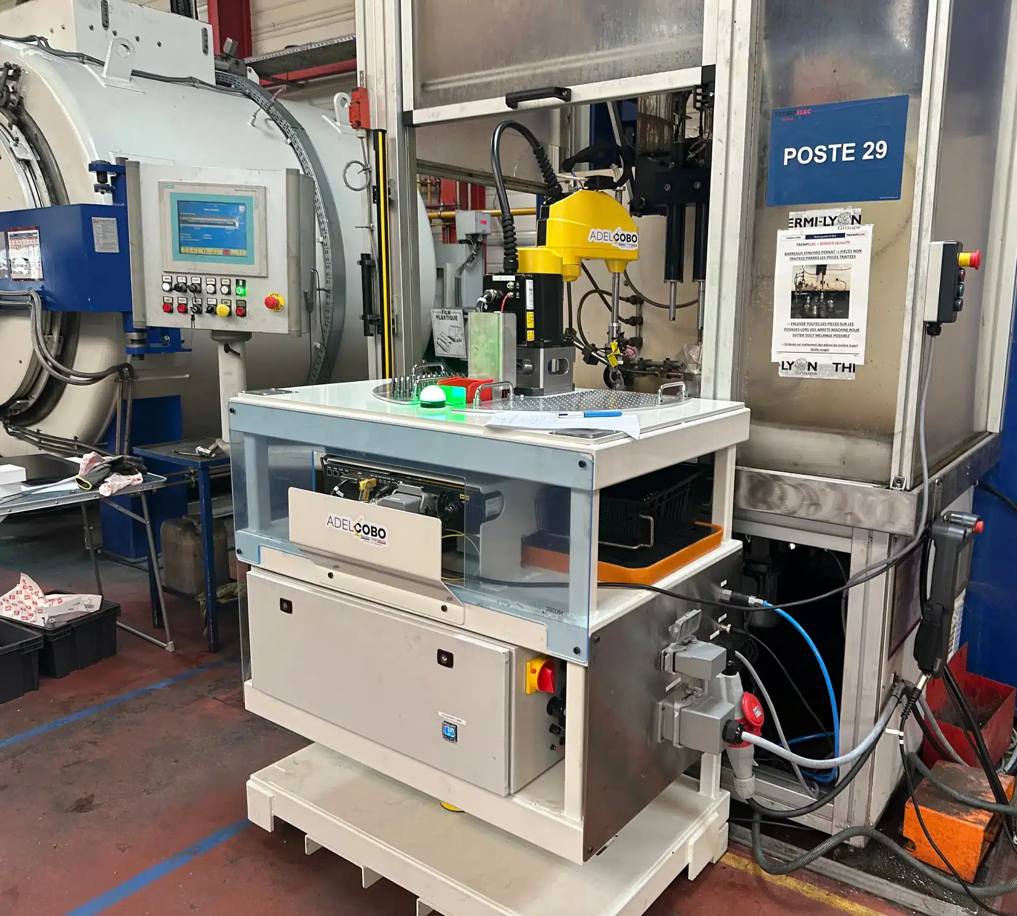 robot aidant à la mise en place des pièces à trempelec